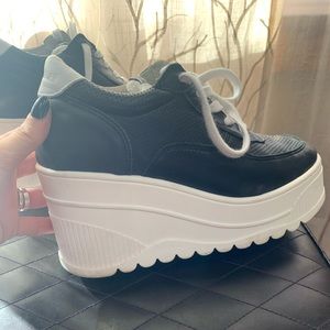 STEVE MADDEN BLACK HIGH TOP SNEAKERS